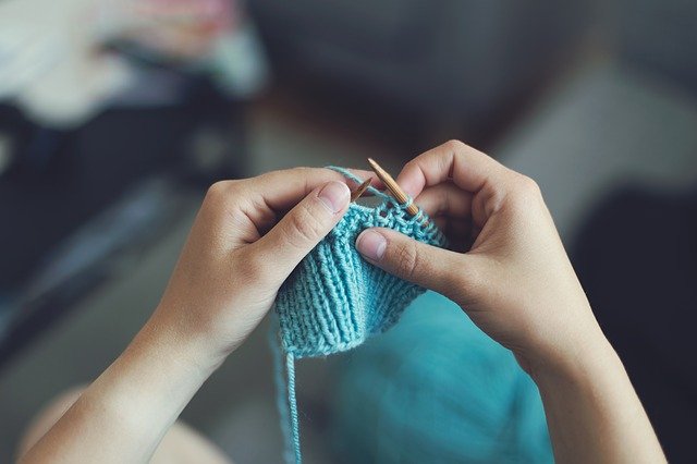 jak zrobić sweter na drutach bez zszywania